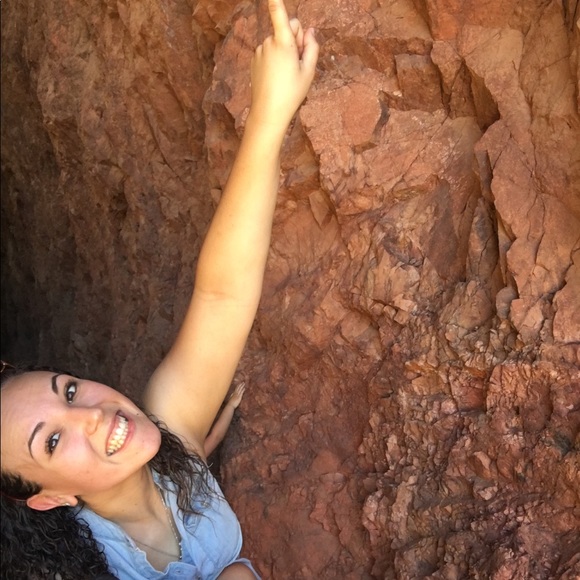 Meet your Posher, Danielle - Picture 1 of 1